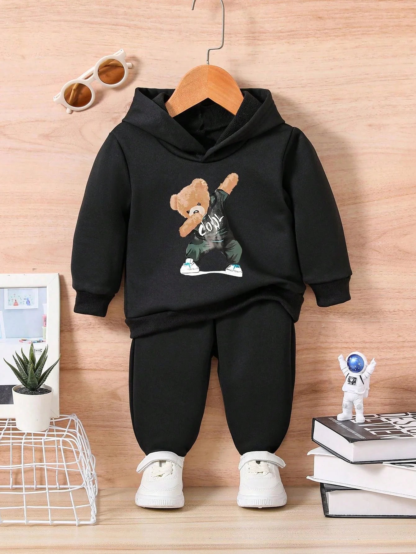 Two-piece Suit for Infants and Children, Autumn and Winter Bear Print Hooded Sweatshirt, Solid Color Casual Sports Style, Holiday Style Street Style